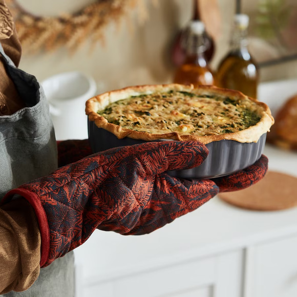 IKEA HÖSTKVÄLL Oven mitt, black/red - Picture 2 of 2